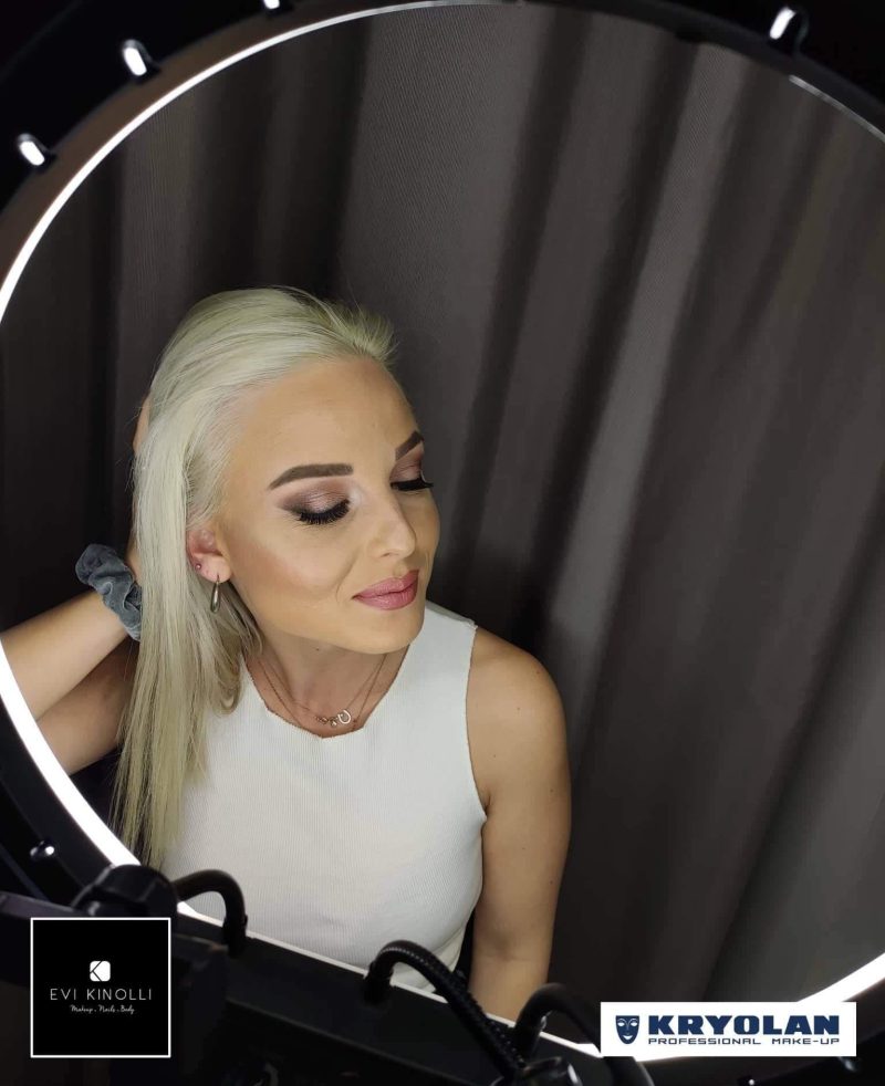 Evi Kinoli: Make Up Artist